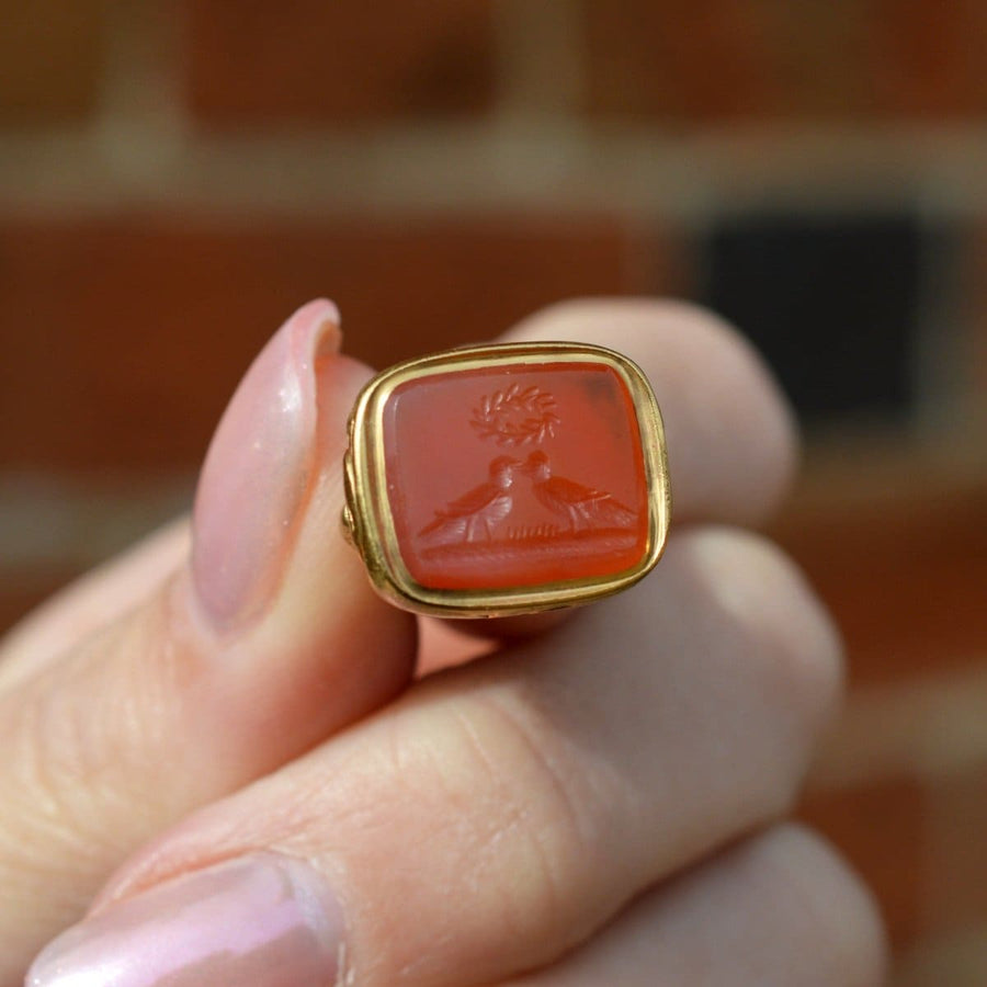 Regency gold-cased seal featuring carnelian intaglio of doves kissing under a love wreath, symbolizing devotion.