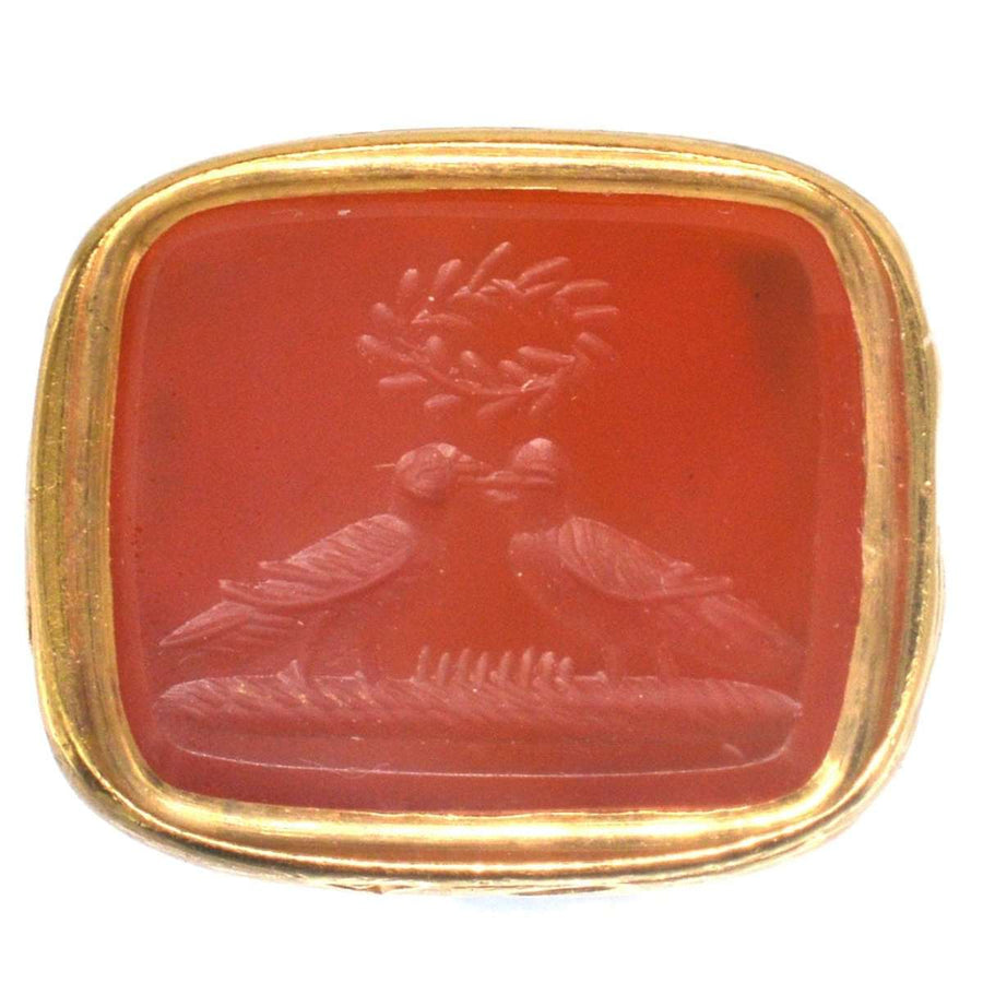Regency gold cased seal featuring a carnelian intaglio of two kissing doves under a love wreath, symbolizing devotion.
